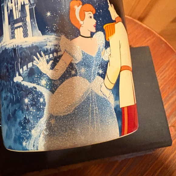“Disney Authentic" Cinderella mug - Picture 3 of 8